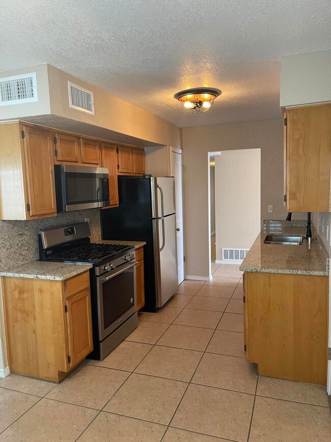 1715 Paul Moran Place, El Paso, TX 79936 - photo 4