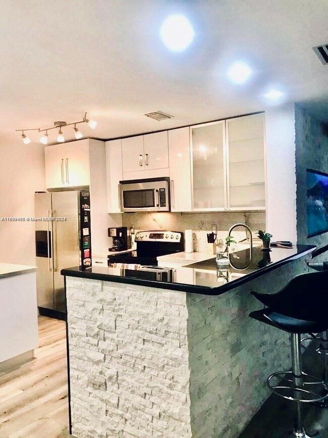 4768 NW 114th Ave unit 2024, Doral, FL 33178 - photo 2