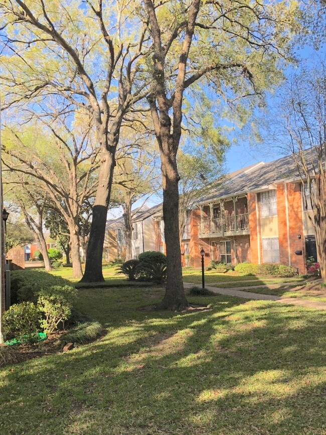 1683 W Sam Houston Pkwy S, Houston, TX 77042 - photo 2