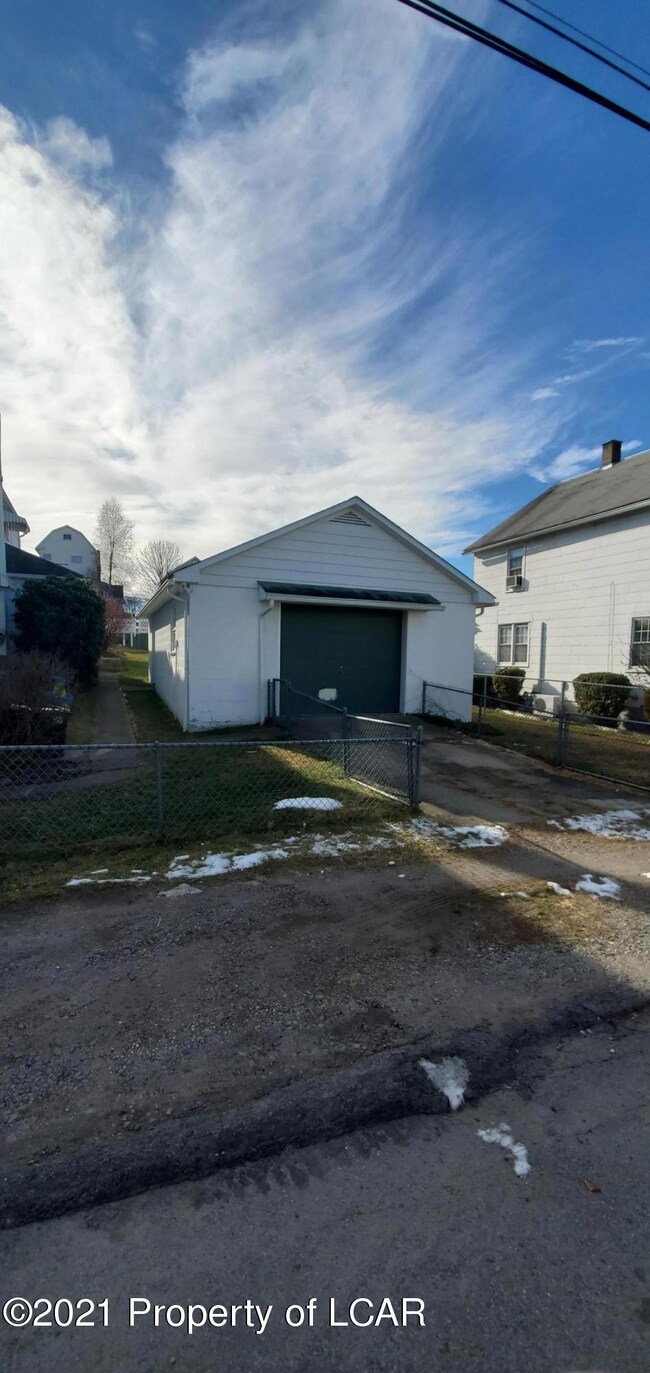 17 Mack St, Wilkes-Barre, PA 18705 - photo 3