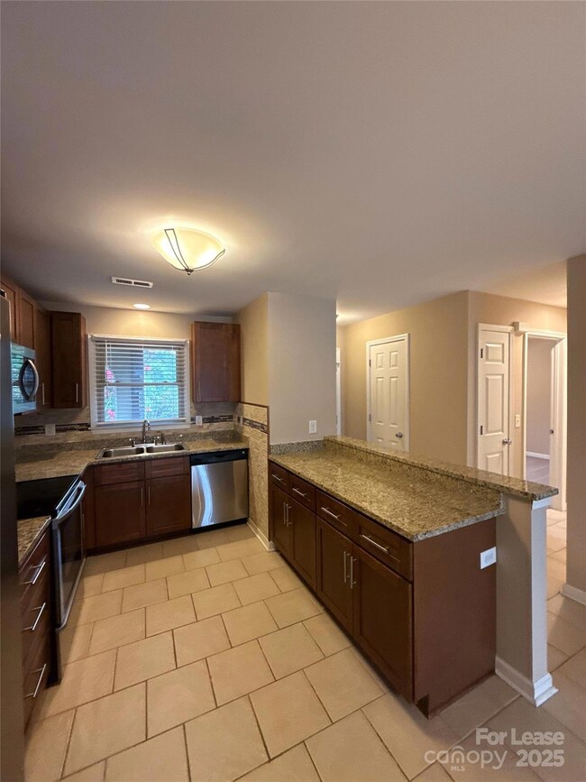 9801 Emerald Point Dr unit 12, Charlotte, NC 28278 - photo 6