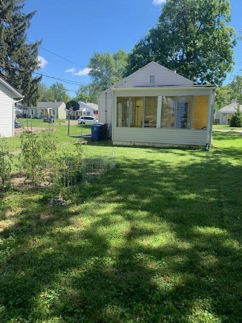 Rear/Sunroom