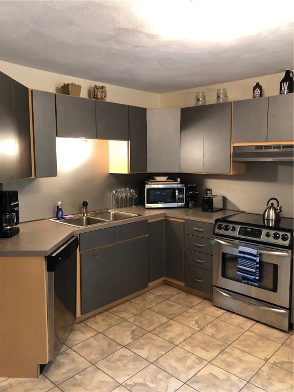 124 Trellis Dr, West Warwick, RI 02893 - photo 5