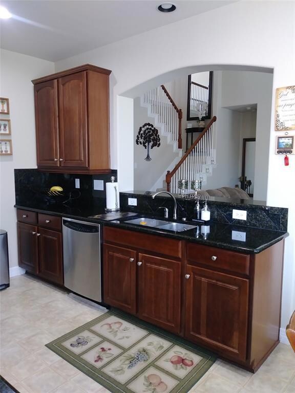 2021 Belmont Park Dr, Denton, TX 76210 - photo 3