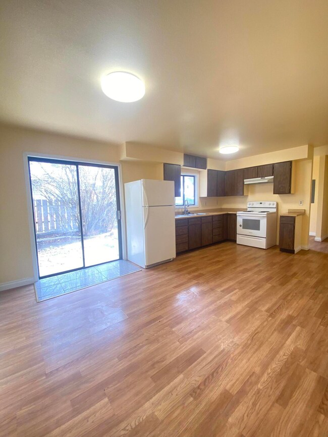 2023 Holabird Ave, Klamath Falls, OR 97601 - photo 2