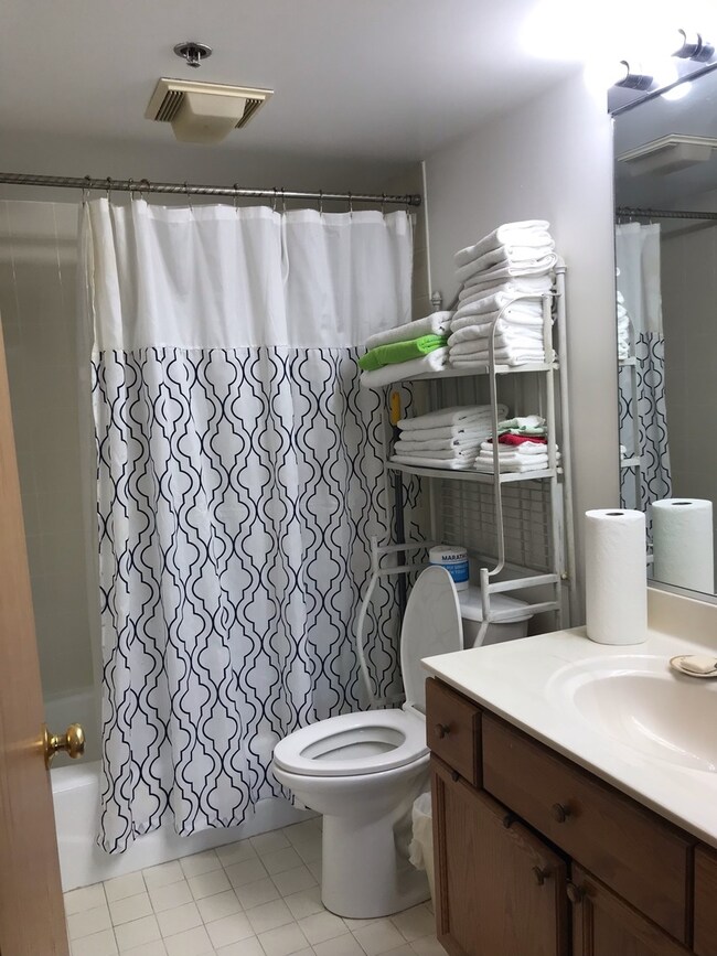 1227 Brown St unit 202, Des Plaines, IL 60016 - photo 2