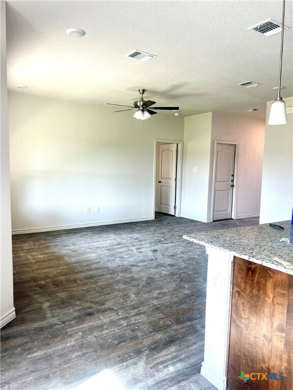 1104 Karen Dr, Killeen, TX 76549 - photo 2