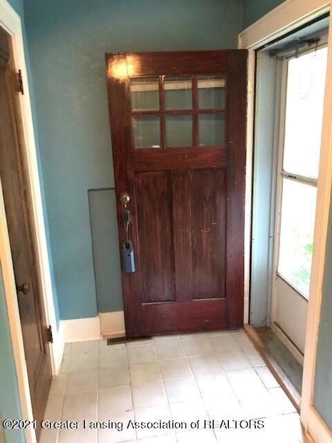 1516 N Genesee Dr, Lansing, MI 48915 - photo 2