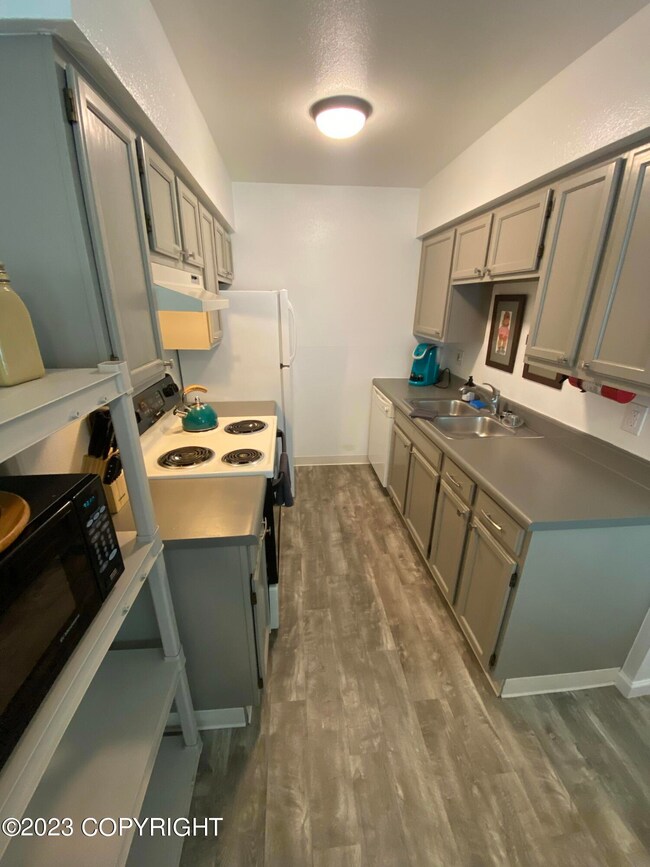 1501 Alpenhorn Ave, Anchorage, AK 99507 - photo 4