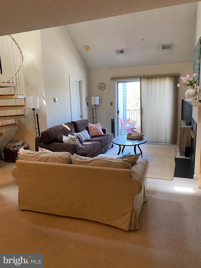 10024 Vanderbilt unit 9-14, Gaithersburg, MD 20878 - photo 2