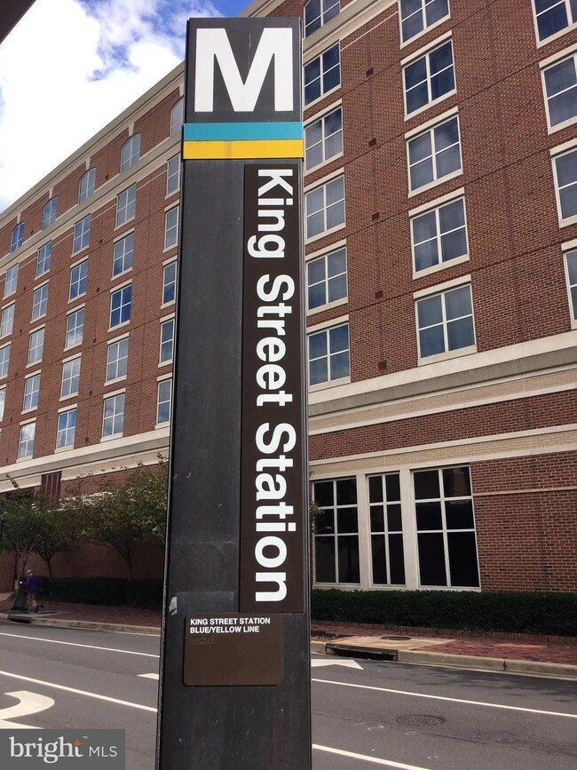 122 Roberts Ln unit 401, Alexandria, VA 22314 - photo 2