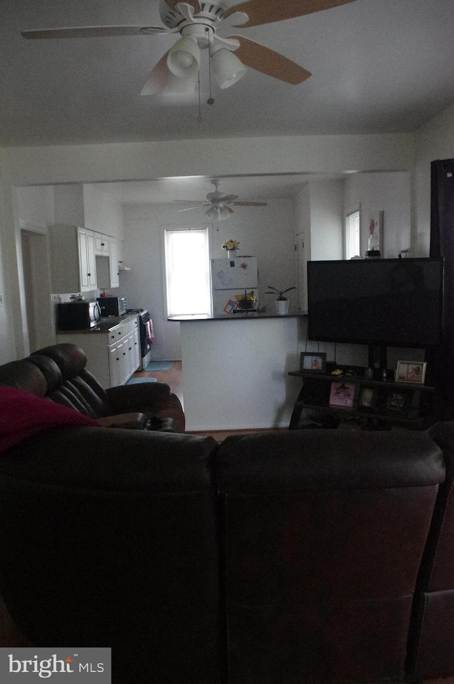 25 W Hancock St, Riverside, NJ 08075 - photo 3