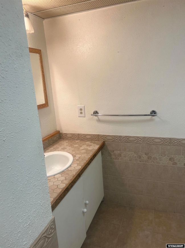 715 Emerald St, Kemmerer, WY 83101 - photo 2