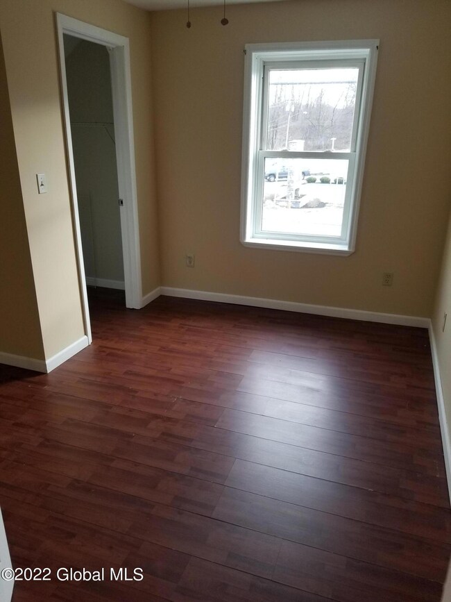 629 Hoosick Rd unit 2, Troy, NY 12180 - photo 4