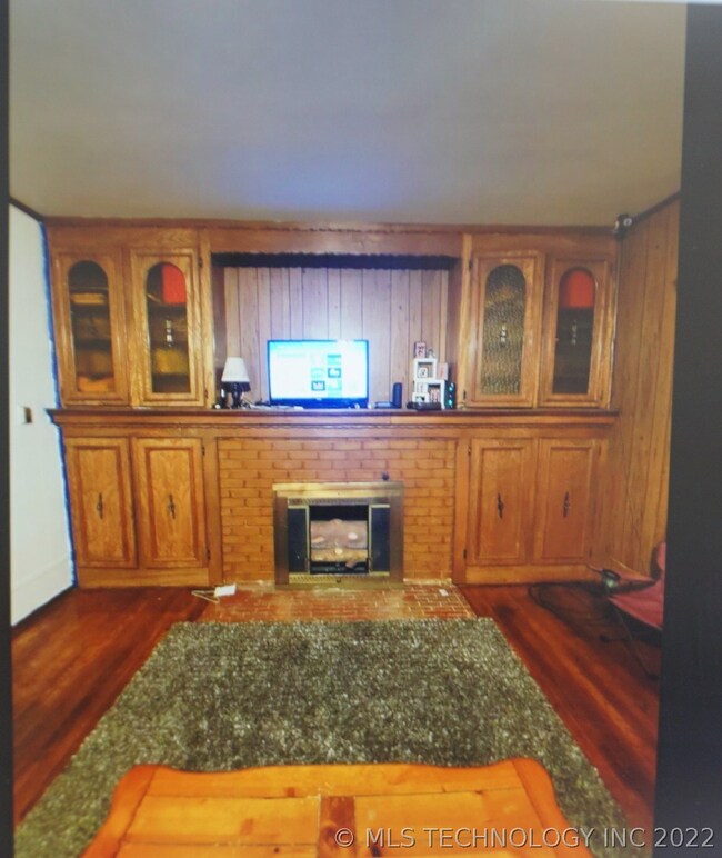 111 E Cummings St, Henryetta, OK 74437 - photo 3