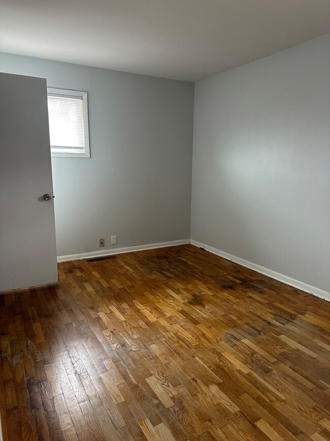 914 E Daggy St, Tuscola, IL 61953 - photo 7