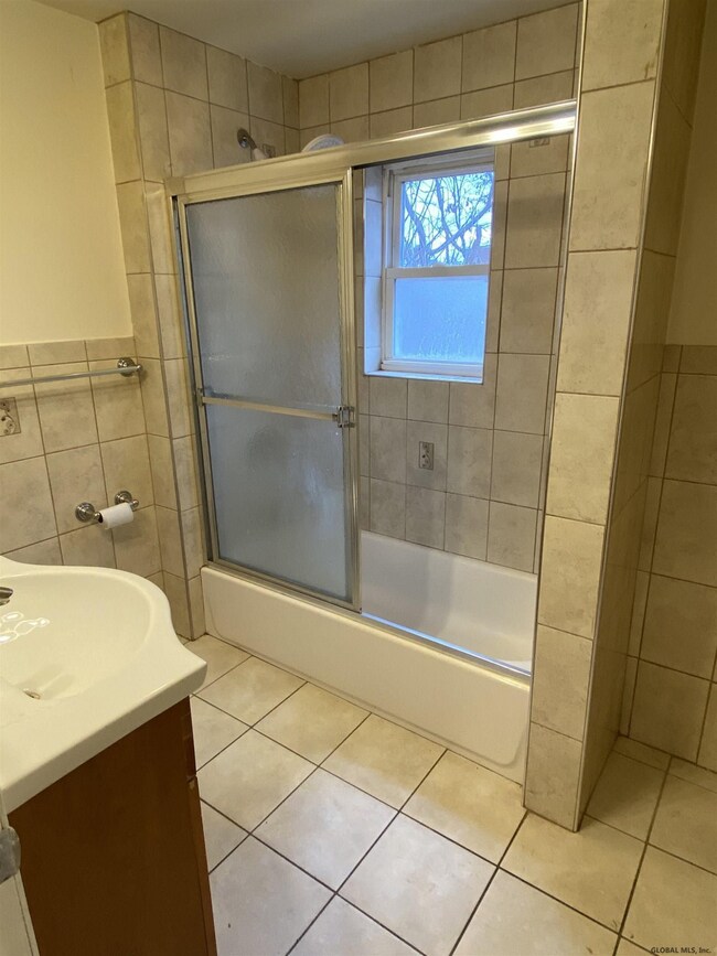 320 1st St unit 2nd Floor, Albany, NY 12206 - photo 4