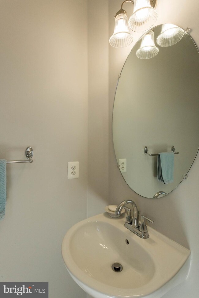 5310 Jesmond St, Alexandria, VA 22315 - photo 7