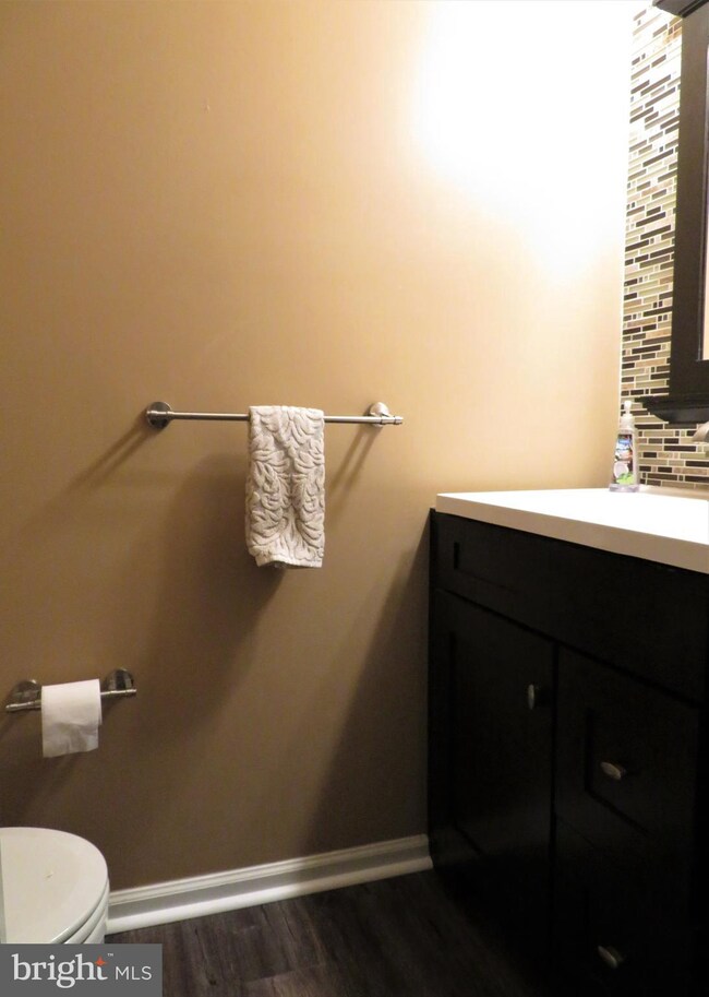 6 Crimson Dr, Norristown, PA 19401 - photo 2