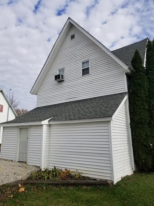 613 N Wayne St, Warren, IN 46792 - photo 5