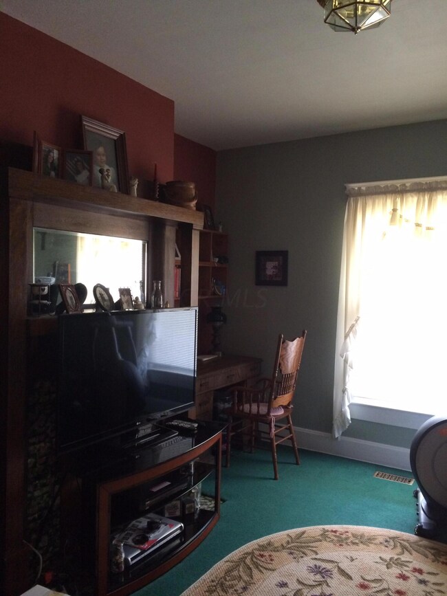 imaged tony room w/ fireplace