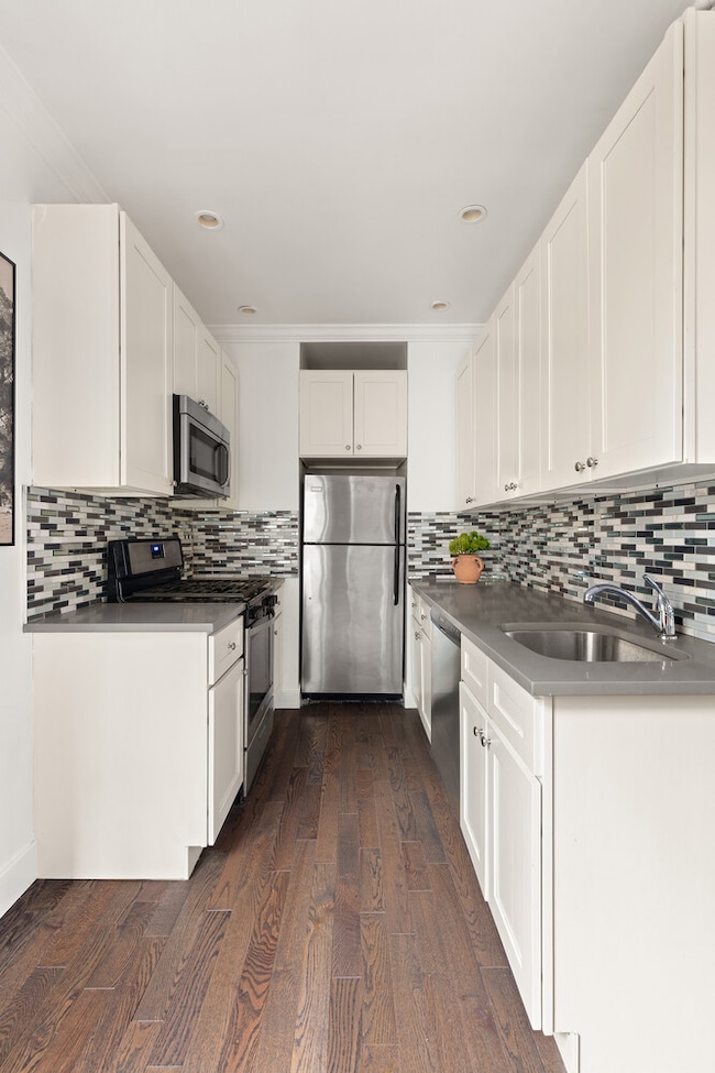 Acropolis Gardens unit 3E, Astoria, NY 11105 - photo 6