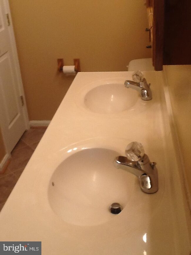 8214 Barrington Ct, Severn, MD 21144 - photo 7