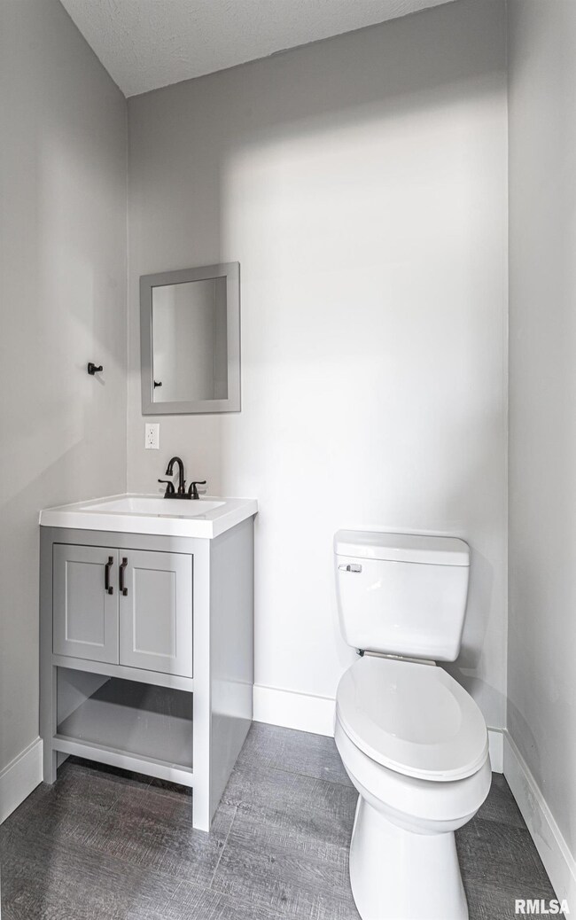 302 Willard Ave, Lincoln, IL 62656 - photo 7