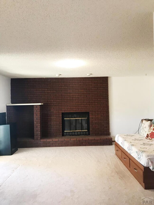 Day bed in Fam Rm. w. Fireplace for cozy winter ni