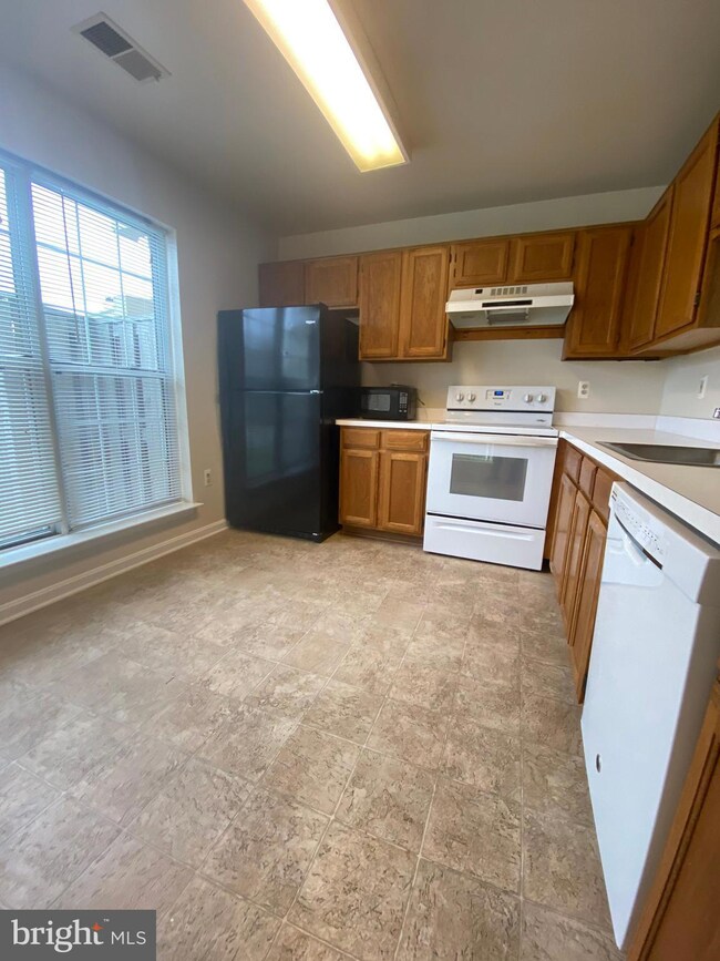 8141 Bayonet Way unit 101, Manassas, VA 20109 - photo 3