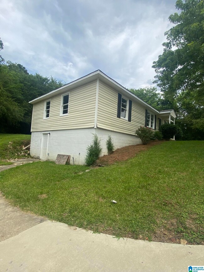 700 27th Ct NE, Center Point, AL 35215 - photo 3