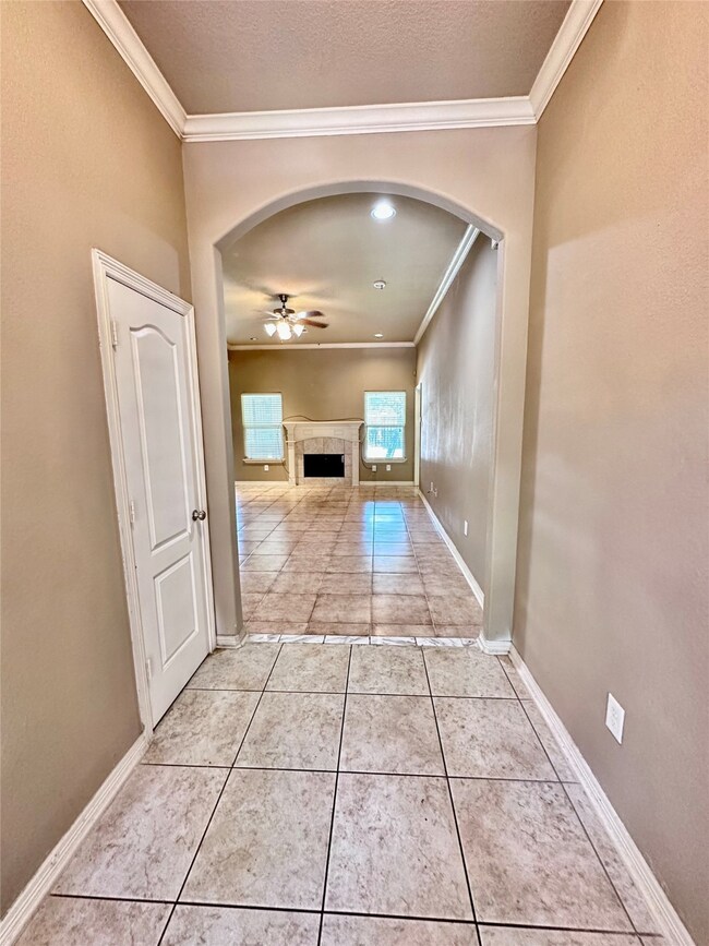 4844 Briscoe St, Houston, TX 77033 - photo 3