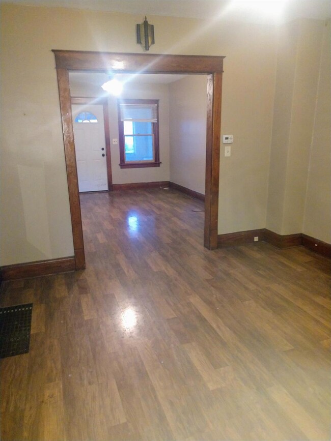 318 Niles St, La Porte, IN 46350 - photo 5