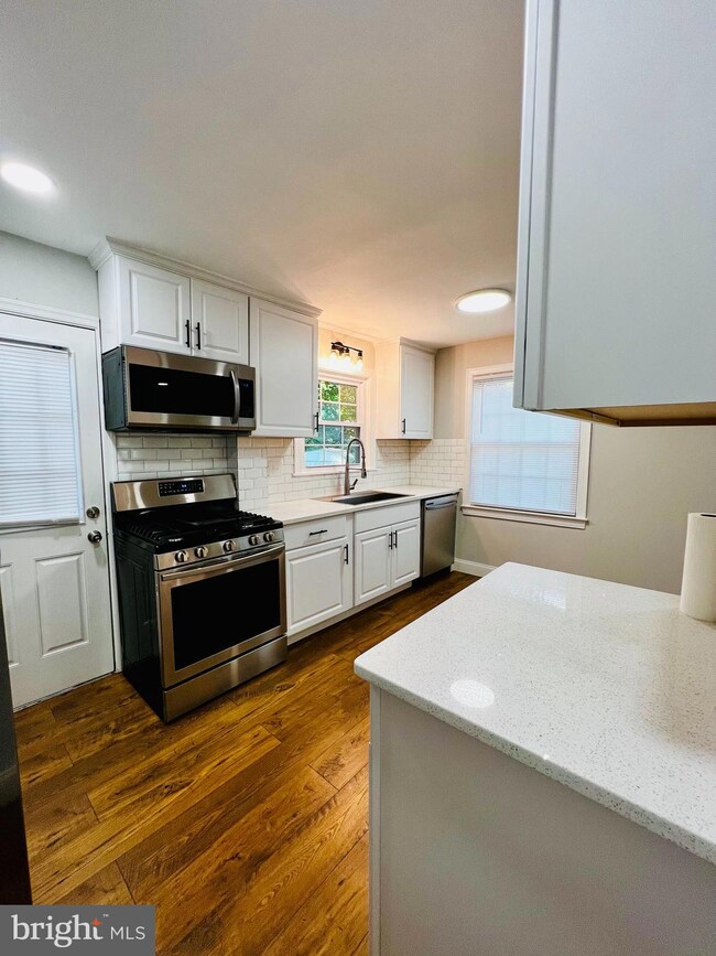 2304 Farrington Ave, Alexandria, VA 22303 - photo 5