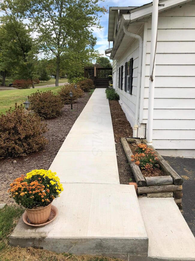 369 Harbor View Heights, Thornville, OH 43076 - photo 2