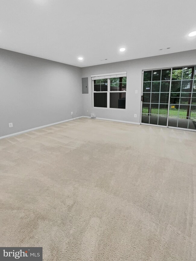 43122 Huntsman Square, Broadlands, VA 20148 - photo 3