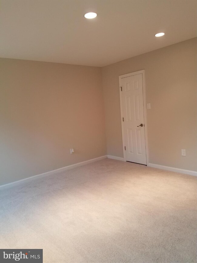 12204 Emerald Way, Germantown, MD 20876 - photo 7