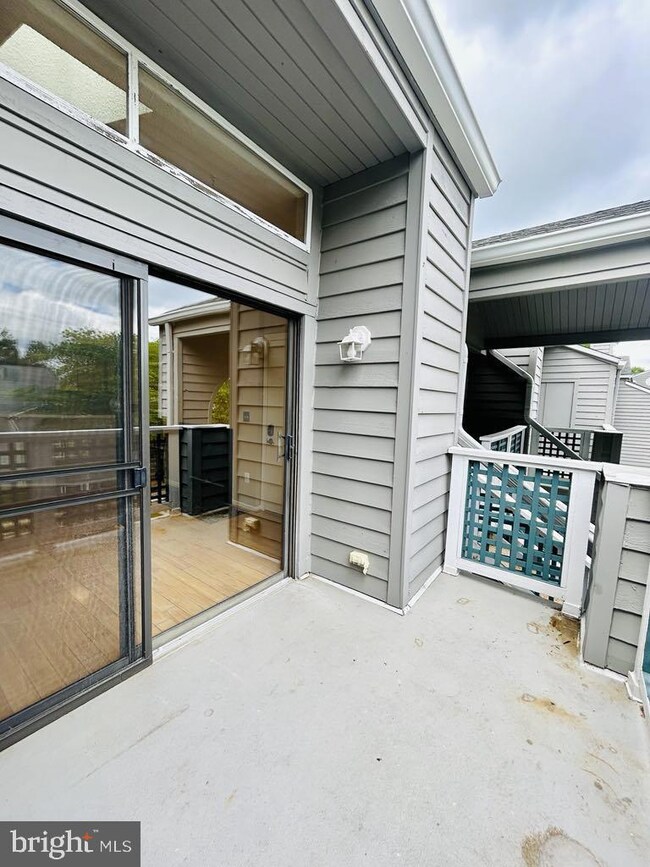 11739 Summerchase Cir, Reston, VA 20194 - photo 3