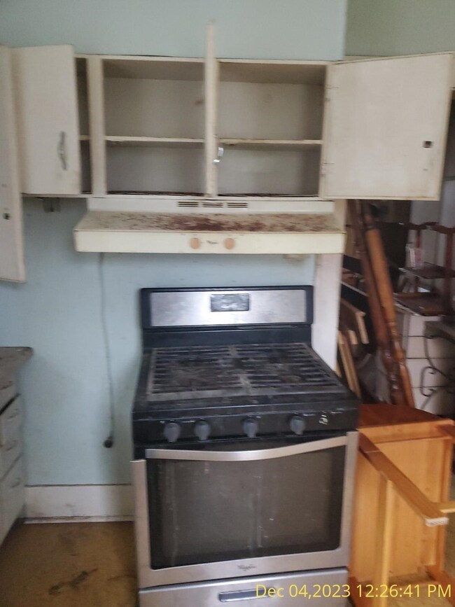 840 W Elk St, Freeport, IL 61032 - photo 4