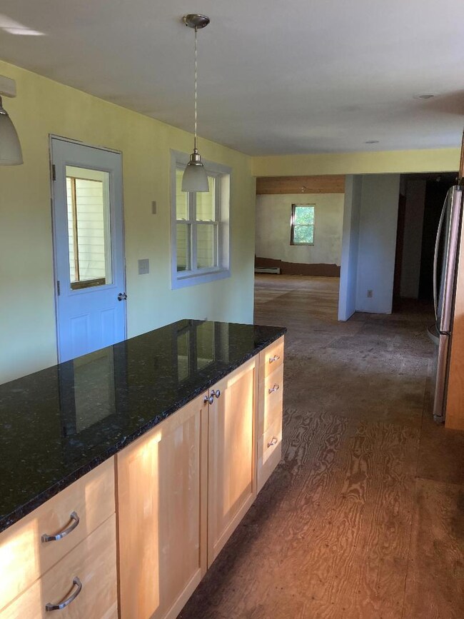 Kitchen Large Livingroom to the left