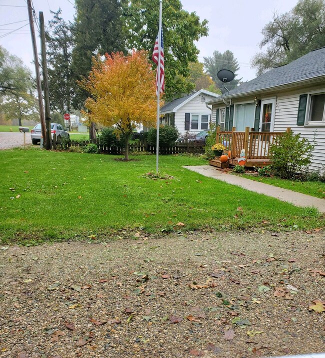 318 Alpine St, Wayland, MI 49348 - photo 2