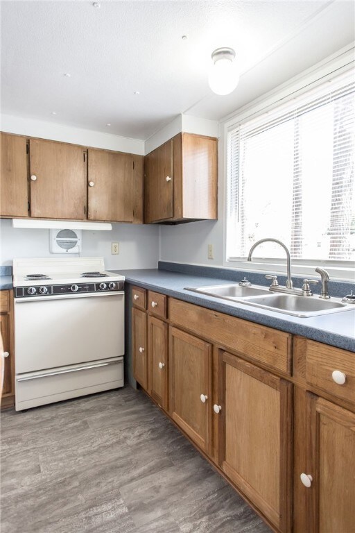 1577 W 4th St, Other, GA 31510 - photo 7