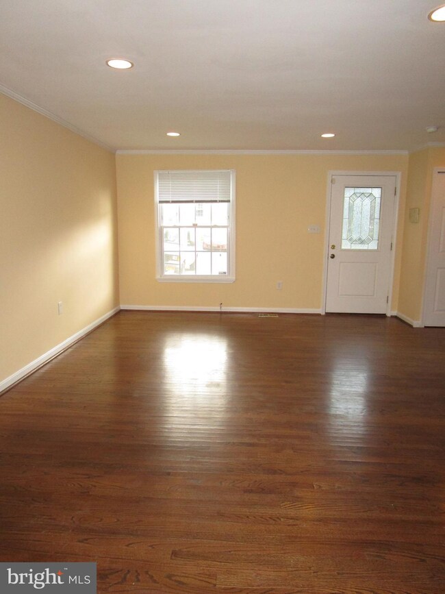 8247 Imperial Dr, Laurel, MD 20708 - photo 3