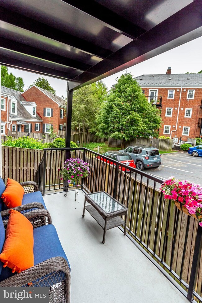 4717 31st St S unit A1, Arlington, VA 22206 - photo 2