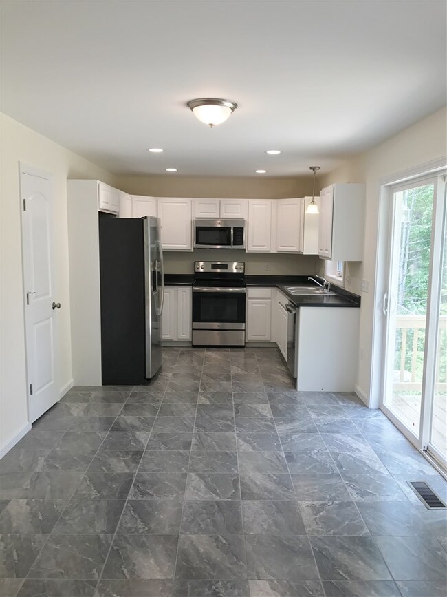 39 Regency Ct, Rochester, NH 03867 - photo 2