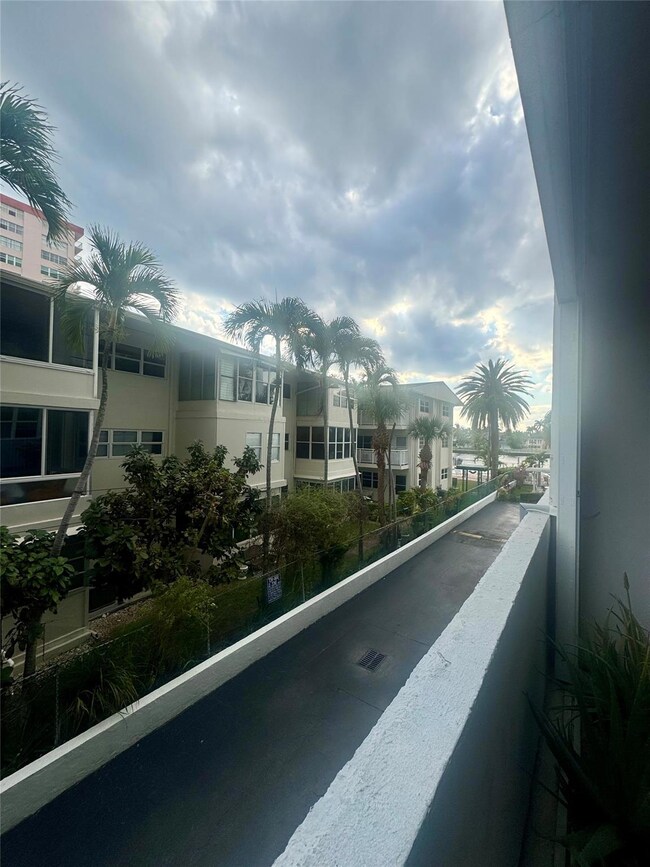 Ashleigh House unit 209, Hallandale Beach, FL 33009 - photo 4