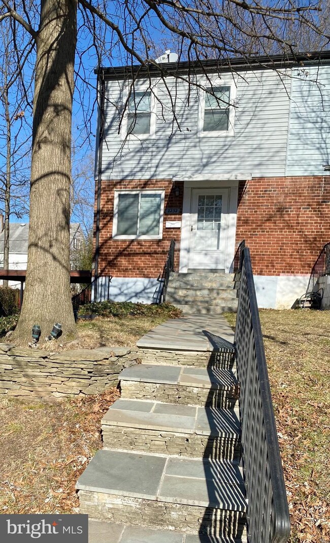 2232 Rollins Dr, Alexandria, VA 22307 - photo 3