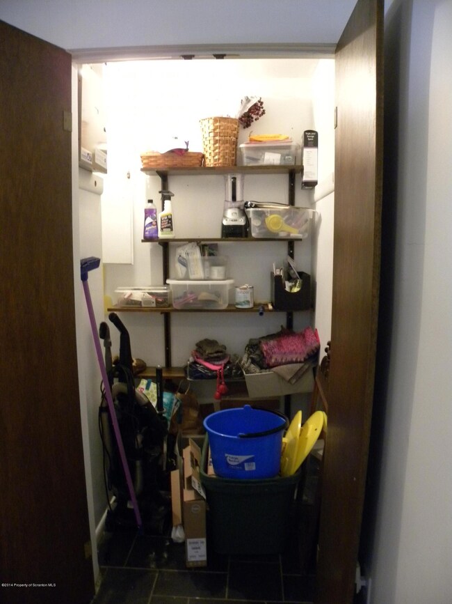 1037 N Webster Ave, Scranton, PA 18510 - photo 6