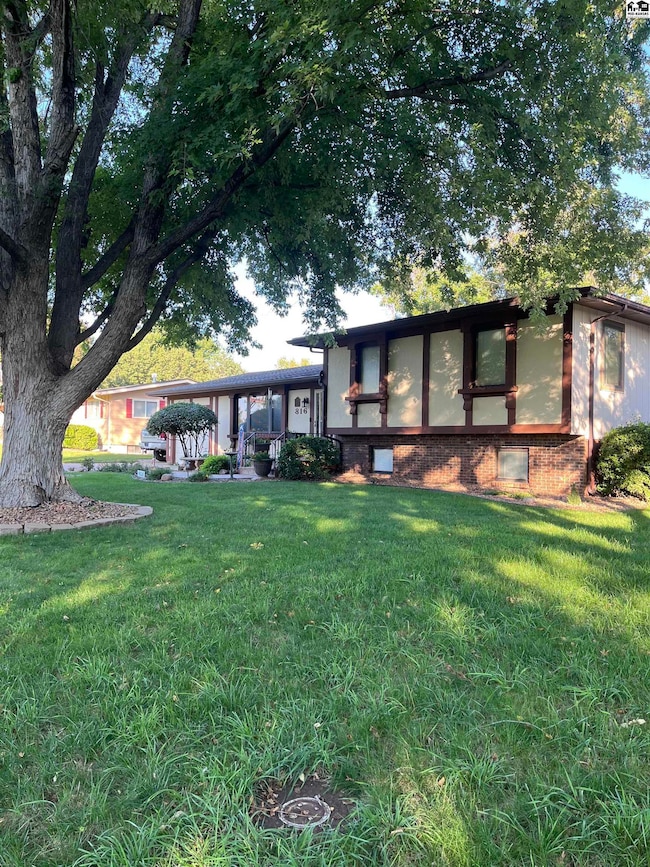 816 Iowa Ave, Pratt, KS 67124 - photo 2