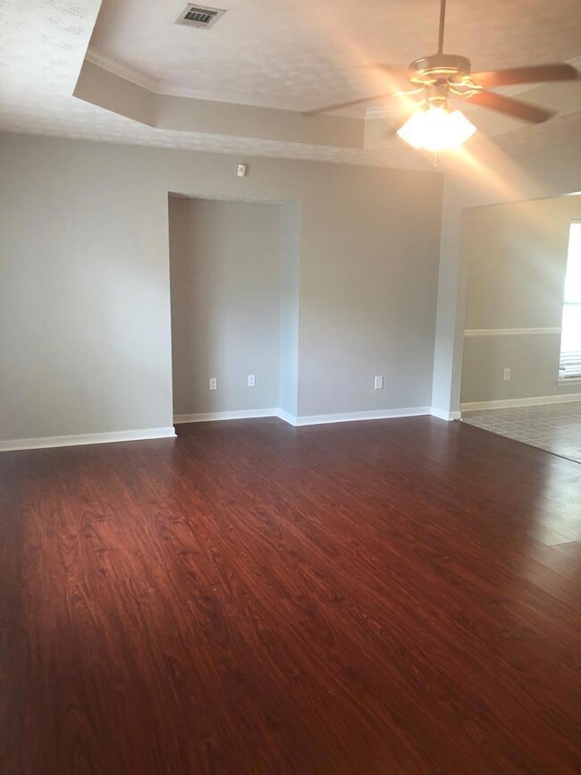 Trey Ceiling/Family Room